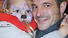 Geschäftsleiter Bernd Vogt und Tochter Lea genossen den stimmungsvollen Adventsmarkt.