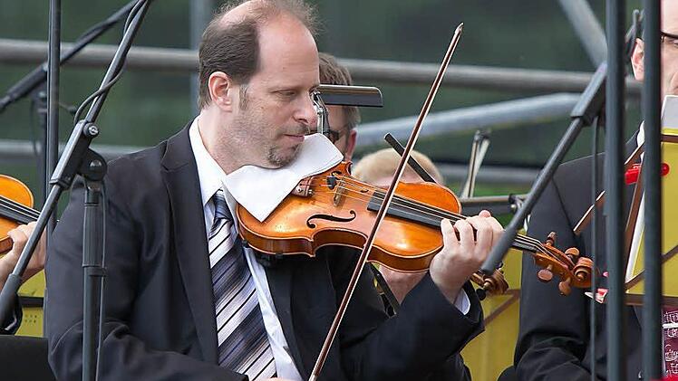 Am Konzertmeisterpult der Nürnberger Symphoniker beim Bad-Rodach-Gastspiel: Ya'akov Rubinstein, der langjährige ehemalige Konzertmeister der Bamberger Symphoniker (1995 bis Ende 2009).