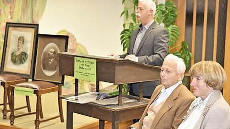 Karlheinz Buld (am Stehpult), Oswald Tränkenschuh und Hannelore Rectanus rezitierten Gedichte des Heimatdichters Edmund Stubenrauch zu verschiedenen Themen.  Foto: Gerold Snater