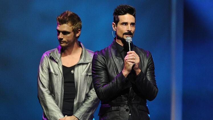 Generationskampf: Bei den Backstreet Boys mussten sich Oldie Kevin Richardson (rechts), und der acht Jahre j&uuml;ngere Nick Carter erst zusammenraufen.
