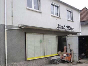 Das ehemalige Lebensmittelgeschäft Metz in der Hauptstraße soll durch eine Lebensmittelkette saniert und reaktiviert werden. Dafür sucht die Firma "Igros" einen Pächter.  Foto: Winfried Ehling