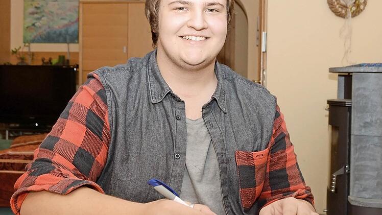 Der Terminkalender hilft Jonas Gleich, bei seinen vielen ehrenamtlichen T&auml;tigkeiten den &Uuml;berblick zu behalten. Foto: Dagmar Besand