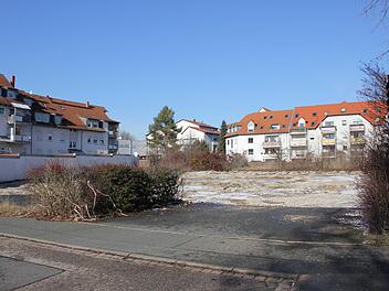 Lückenschluss im Wohngebiet: Auf dem freien Grundstück am Ende der Wydhösselstraße soll eine Wohnanlage entstehen.  Fotos: Bernhard Panzer