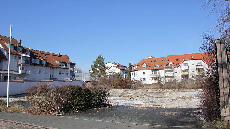 Lückenschluss im Wohngebiet: Auf dem freien Grundstück am Ende der Wydhösselstraße soll eine Wohnanlage entstehen.  Fotos: Bernhard Panzer