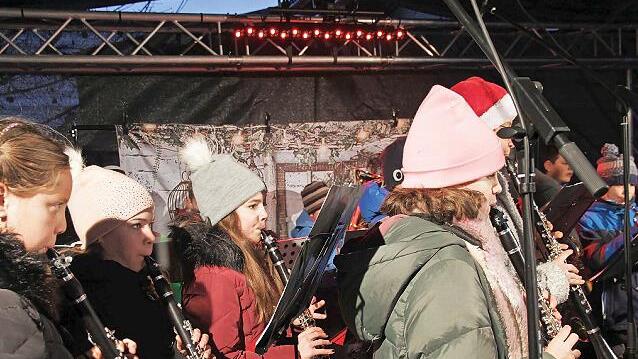 Das Jugendorchester des Musikvereins Heroldsbach unterhielt die vielen Besucher mit weihnachtlichen Weisen.