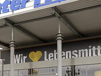 Edeka-Chef fassungslos: Kunden futtern teure S&uuml;&szlig;ware zwischen Regalen
