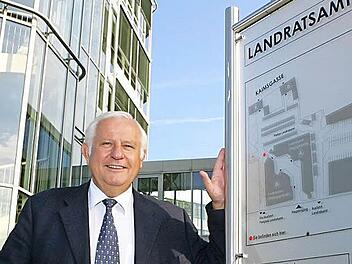 Als Stellvertreter des Landrates hat Johann Pfister häufig im Landratsamt zu tun. Archivbild: Matthias Hoch