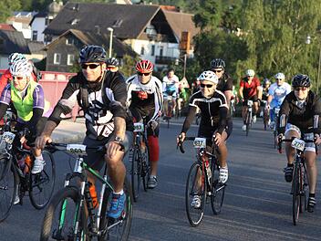 Die Teilnehmer am Frankenwald-Radmarathon freuten sich über beste äußere Bedingungen. Fotos: Michael Wunder