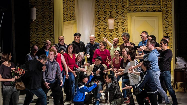 Proben-Impressionen aus dem Landestheater: Gast-Regisseur Felix Seiler inszeniert die Coburger Erstaufführung des Musicals "Otello darf nicht platzen".Foto: Jochen Berger