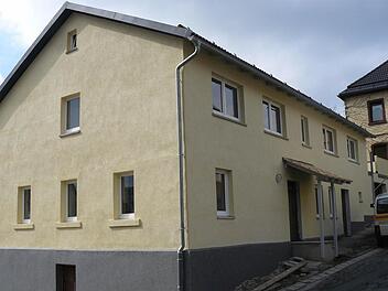 Die Außenansicht der neuen Pension und des künftigen Dorfladens "Kerngbeck UG" in Enchenreuth. Fotos: Klaus-Peter Wulf