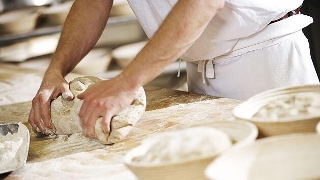 Auch im Brot können sich tierische Inhaltsstoffe befinden. Hinter E920 verbirgt sich L-Cystein, das aus Schweineborsten uns Vogelfedern gewonnen wird. Symbolfoto: leno2010/Adobe Stock