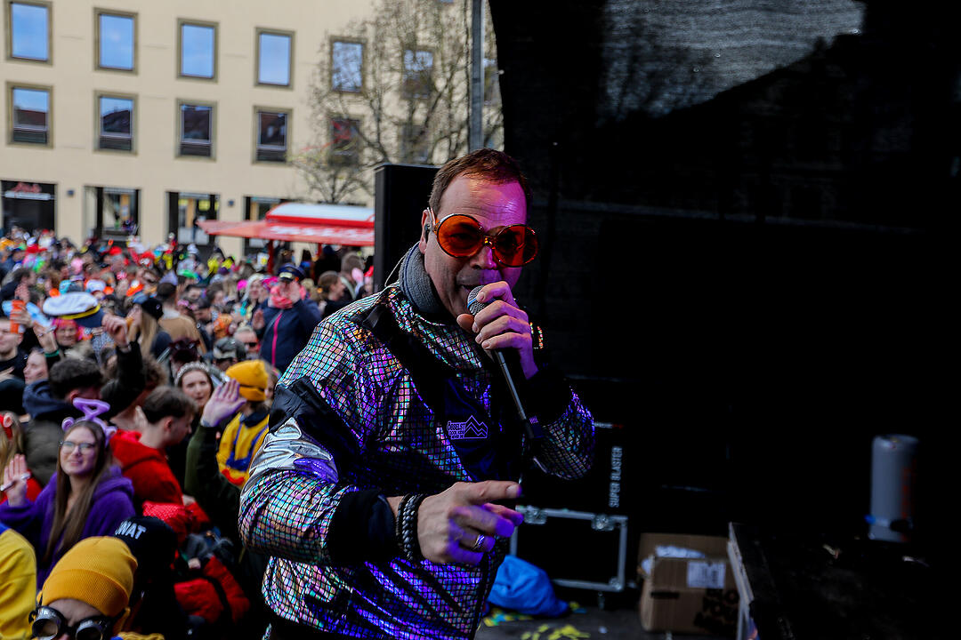 Große Party nach dem Faschingsumzug am Marktplatz.