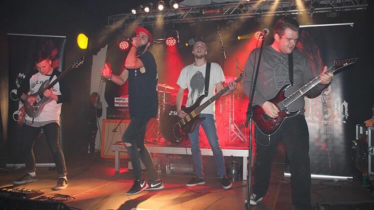 Melodiösen Hardcore-Sound spielt am 22. April in der "Alten Spinnerei" die Gruppe "Lions From Alaska". Das Foto zeigt (von links) Gitarrist Daniel Mücke, Sänger Tizian Alsan, Bassist Felix Weggel und Gitarrist Manuel Mann.