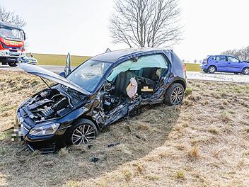 Schwerer Unfall auf B13 bei Oberdachstetten