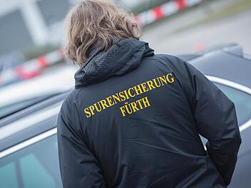 Nach der Explosion eines Baustellenklos in Fürth wird das Ausmaß der Zerstörung erst am Morgen sichtbar. Die Detonation war bis nach Nürnberg zu hören. Noch ist unklar, was die Explosion ausgelöst hat. Foto: News5