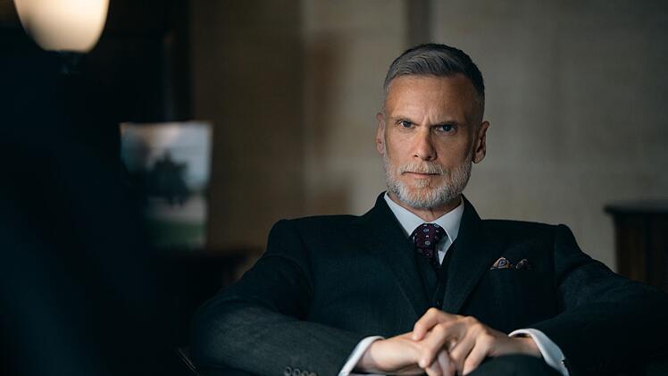 In London ist man in Regierungskreisen (Darren Boyd) "not amused" über die Entwicklungen in Oxford.