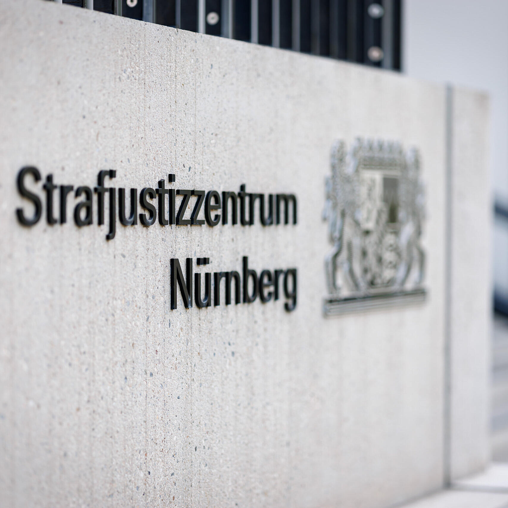 Nürnberg: Mann (55) soll Kinder seiner Partnerinnen missbraucht haben