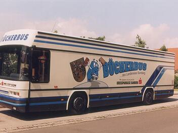 Seine große Zeit ist vorbei: Im Jahr 1999 hat der Bücherbus des Landkreises Bamberg - die Kreisfahrbücherei - den Betrieb eingestellt. Dafür bieten nun 36 Bücherein mehr Medien und mehr Service. Archivbild: Landkreis Bamberg