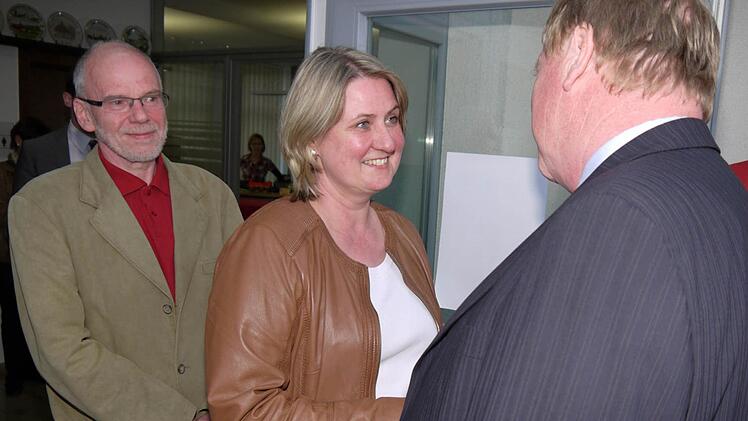 Maria Döllinger gratuliert.