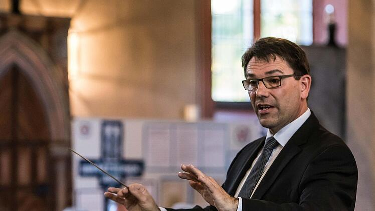 Die Kantorei St. Georg unter Leitung von Markus Heunisch gestaltete in Neustadt ein Kantatenkonzert zum Reformationsjubiläum.Foto: Jochen Berger
