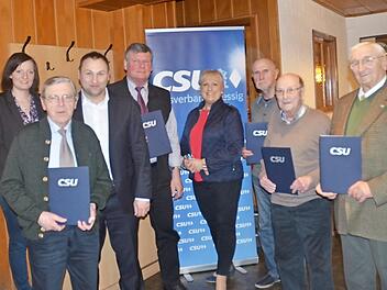 Ehrungen bei der CSU Pressig (v. l.) : Susanne Heinlein (2. Vorsitzende), Reinhard Kotschenreuther, MdL Jürgen Baumgärtner, Georg Pabstmann, Anita Swiduruk (Vorsitzende), Manfred Bochmann, Hans Reh, Günther Heinlein Foto: K.- H. Hofmann