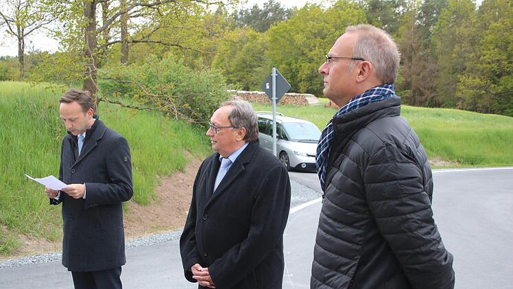Nach knapp einem Jahr Bauzeit ist die Heinersreuther Straße wieder offiziell für den Verkehr freigegeben. Foto: Jürgen Gärtner