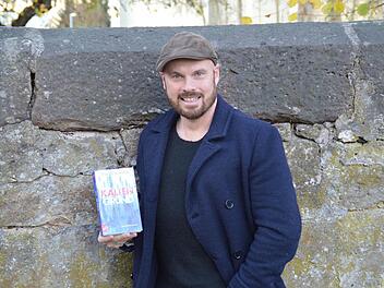 Zur Krimi-Nacht mit Autorenlesung kommt der bekannte Rhöner Schriftsteller Zeno Diegelmann zu den Unterfränkischen Kulturtagen 2016 in Bad Brückenau.  Foto: Anke Zimmer