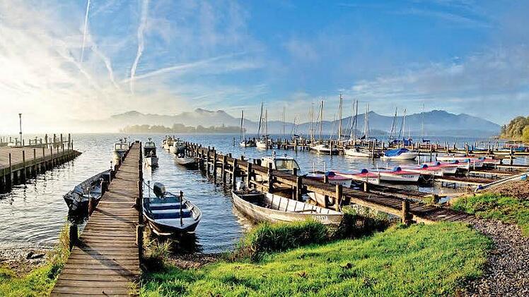 Aktivurlaub oder Auszeit vom Alltag - in der oberbayerischen Bilderbuchregion rund um den Chiemsee ist beides möglich.  Foto: djd/Chiemsee-Alpenland Tourismus/Florian Werner