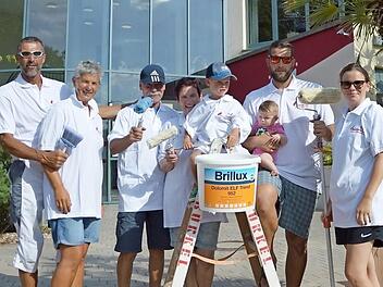 Die Mitarbeiter von Maler Burkel aus Forchheim haben bei der Hitzehelden-Aktion gewonnen. Foto: Peter Lutz