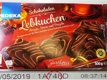 In Lebkuchen von Edeka können sich dunkelgrüne Kunststoffteile befinden. Der Konzern hat die Lebkuchen nun zurückgerufen. Foto: Edeka Zentrale