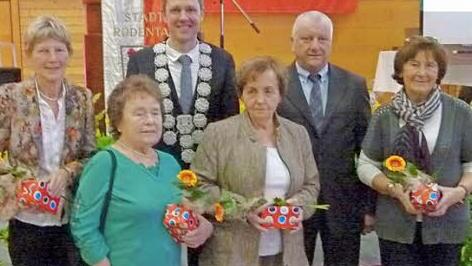 Dank für ehrenamtliche Mitarbeiter im Seniorensport (von links) Karin Mann, Charlotte Mäder, Marco Steiner, Heidi Marek, Ullrich Mannagottera und Christel Zschach.