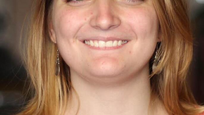 Johanna Thron (Praktikantin/18): Für die 18-Jährige ist es die erste Wahl überhaupt. Ihr ist es wichtig zu wählen, denn so könne sie direkt Einfluss auf die Zukunft des Landkreises nehmen. "Beide Kandidaten sind sich in vielen Punkten einig", sagt Johanna Thron. Sie findet es gut, dass Norbert Gräbner (SPD) und Klaus Löffler (CSU) beide viel Wert auf einen Ausbau des Verkehrnetzes im Kronacher Landkreis sowie eine gute medizinische Versorgung und Alterspflege legen. "Ich weiß, bei mir dauert ...