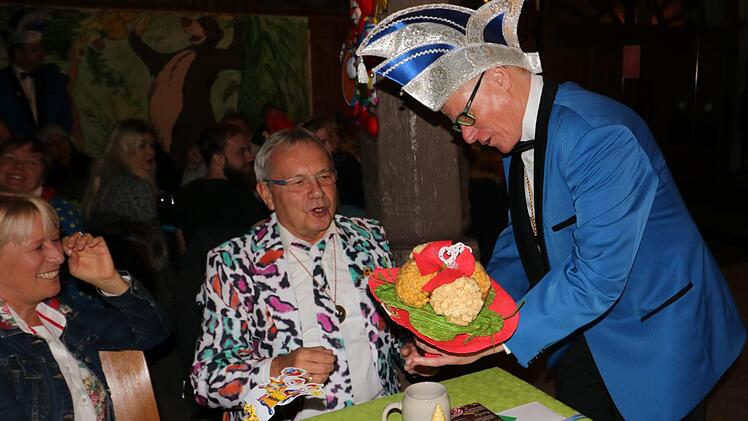 Schnelligkeit war beim Quiz gefragt. Der Ehemalige Kulturrings-Vorsitzende Eberhard Wohl gehörte zu den Gewinnern.