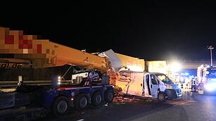Zwei tödliche Unfälle auf der A3 in kurzer Zeit: Zwei Lkw rasen jeweils in Stauende