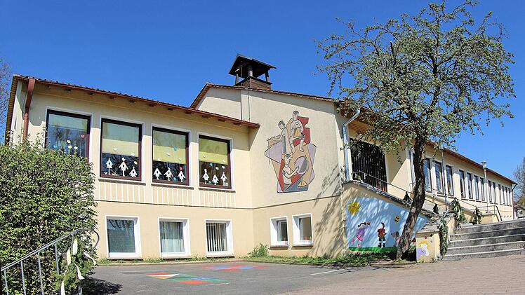 Wie viel genau die Gemeinde Oerlenbach noch aus eigener Tasche für die neue Heizungsanlage der Schule in Rottershausen zahlen muss, ist noch nicht klar. Ein Fachmann empfiehlt die Version, die beim Einbau am meisten kostet - aus gutem Grund. Foto: Archiv/Dieter Britz