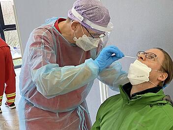 Die Corona-Teststation wird in Hirschaid von den geschulten Mitgliedern der DLRG-Hirschaid durchgeführt.