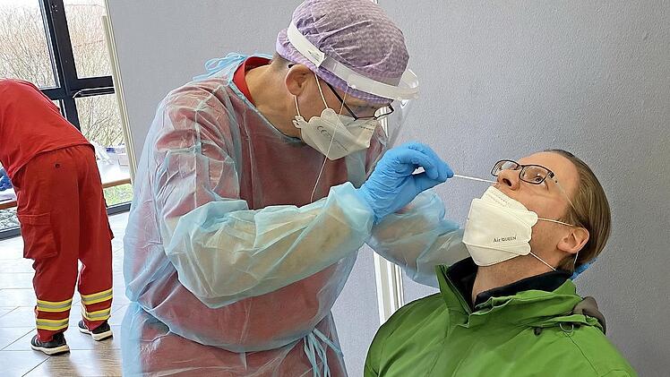 Die Corona-Teststation wird in Hirschaid von den geschulten Mitgliedern der DLRG-Hirschaid durchgeführt.