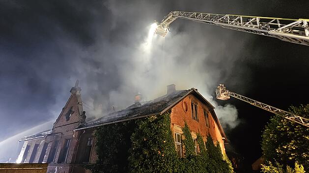 Bayreuth: Gastst&auml;tte "Sudpfanne" durch Feuerinferno massiv zerst&ouml;rt - "sind schwer ersch&uuml;ttert"