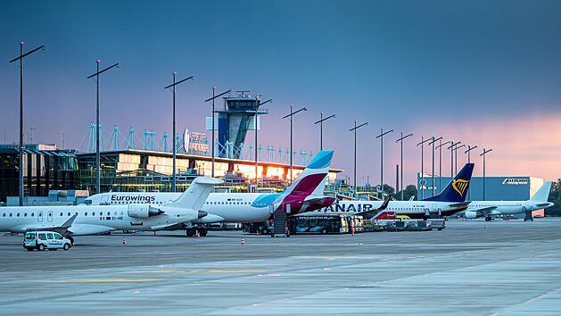 Flughafen Nürnberg stockt Angebot für Feiertage auf - mehr Gäste als 2023