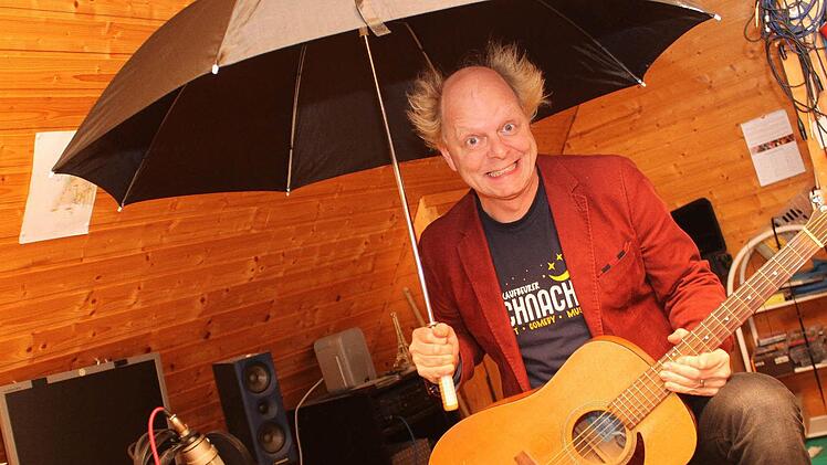 Atze Bauer in seinem Studio in Höchstadt.  Foto: Sabine Herteux