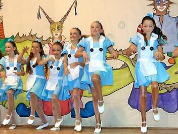 Die Kindergarde des Neunkirchener Carnevalsvereins beweist, dass an Nachwuchs kein Mangel ist.  Foto: Petra Malbrich