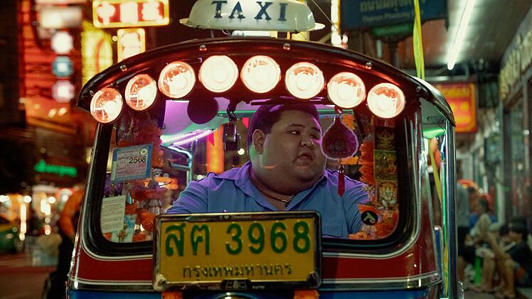 Freund oder Feind? Big F (Piyaphong Dammunee) mischt in der Unterwelt von Bangkok kr&auml;ftig mit.