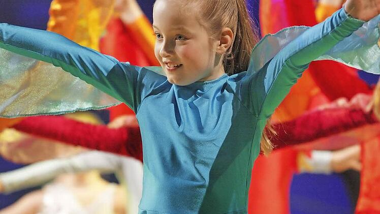 Großer Auftritt für kleine Tänzerinnen - hier der farbenfrohe Dschungeltanz vom Coburger "Ballettstudio am Ketschentor". Fotos: Katja Nauer