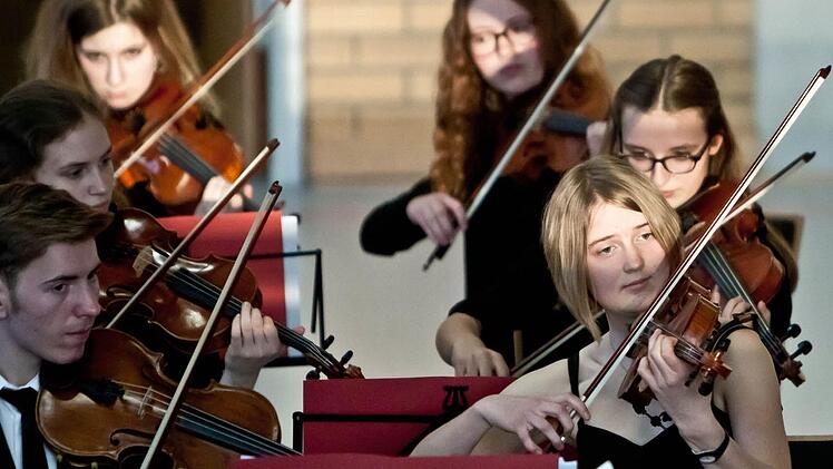 Unter der Leitung von Till Fabian Weser gastierte das Jugendsymphonieorchester Oberfranken erstmals in Bad Rodach.Foto: Jochen Berger