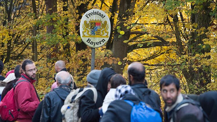 Es soll Migranten nach ihrer R&uuml;ckkehr aus Deutschland helfen, wieder Fu&szlig; zu fassen, etwa durch Beratung bei der Existenzgr&uuml;ndung oder Programmen zur beruflichen Bildung und Besch&auml;ftigung. Symbolbild: Sebastian Kahnert/dpa