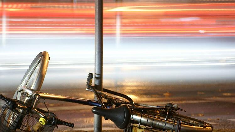 Ein 48-jähriger Radfahrer ist am Samstagabend in Fürth gestorben. Symbolfoto: Ette07/pixabay