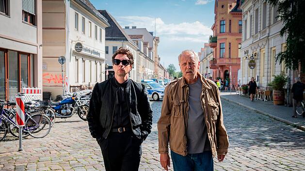 Vincent Ross (Andr&eacute; Kaczmarczyk, links) und Karl Rogov (Frank Leo Schr&ouml;der) ermitteln im neuen "Polizeiruf 110" diesmal in der sch&ouml;nen Potsdamer Innenstadt.