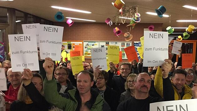 Stiller Protest: Zahlreiche Bürger wehren sich gegen den geplanten Funkmast in Schwarzach. Jürgen Gärtner