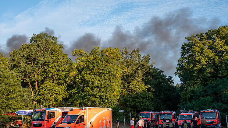 Brand im Berliner Grunewald nach Explosion am Donnerstag (4. August 2022)