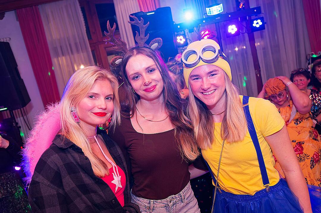 Drei Männerballetts, Musik von DJ Asti und vieles mehr gab es beim Weiberfasching!